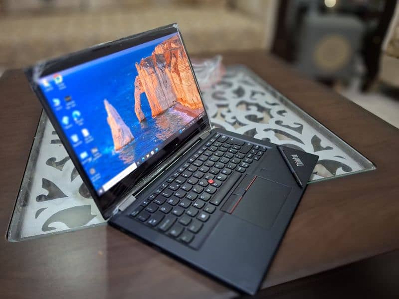 Lenovo ThinkPad Yoga x390 with original Stylus  Core i5  Gen: 8th RAM 11