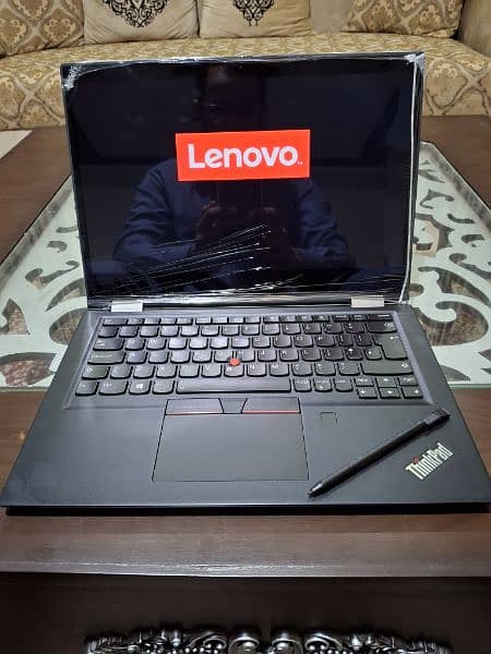 Lenovo ThinkPad Yoga x390 with original Stylus  Core i5  Gen: 8th RAM 12