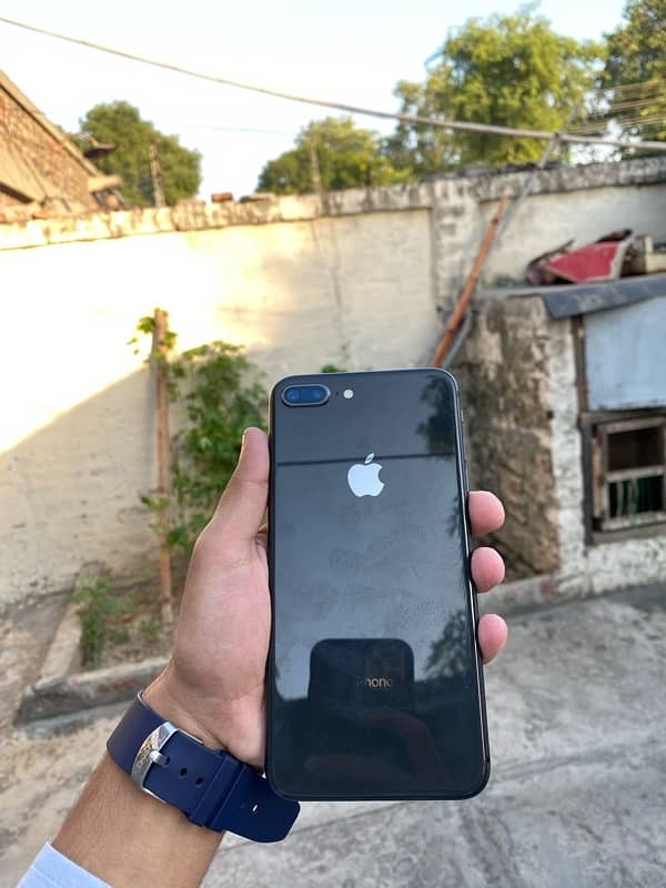 iPhone 8 Plus 2