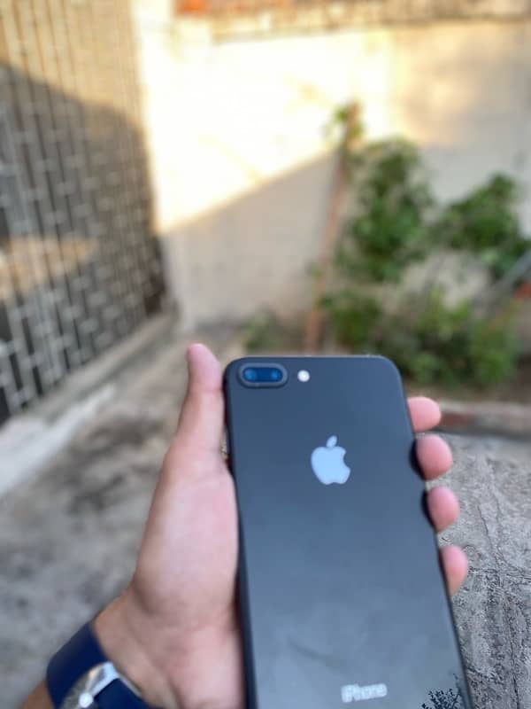 iPhone 8 Plus 6