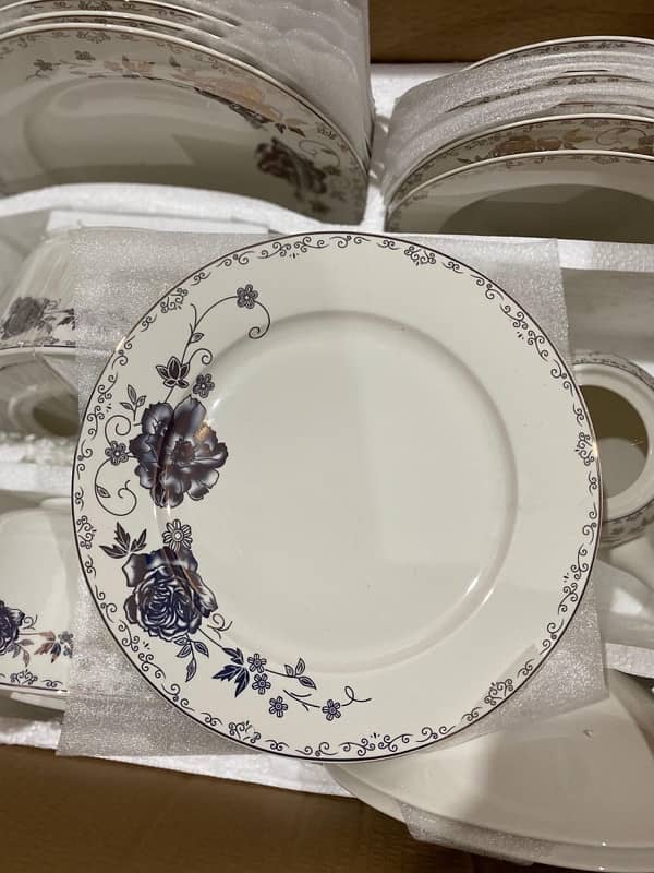 Elite & Beautiful New Bone China Dinner Set 1