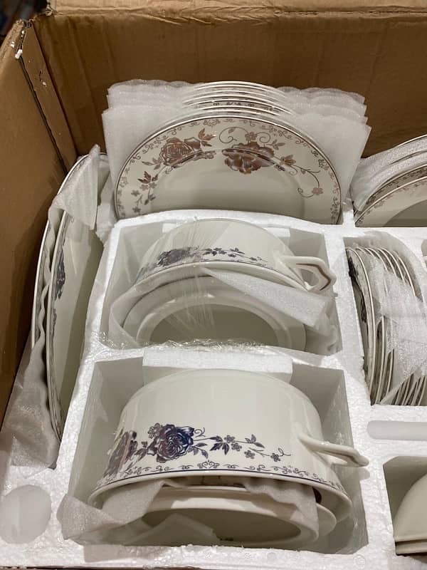 Elite & Beautiful New Bone China Dinner Set 2