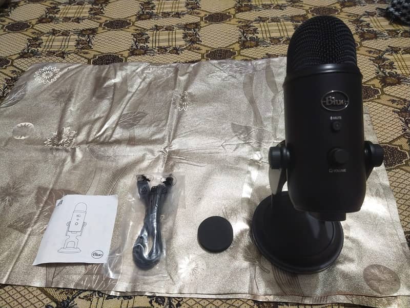 Blue Yeti Studio Mic - Brand New - Purchased From UK - Urgent Sale 1