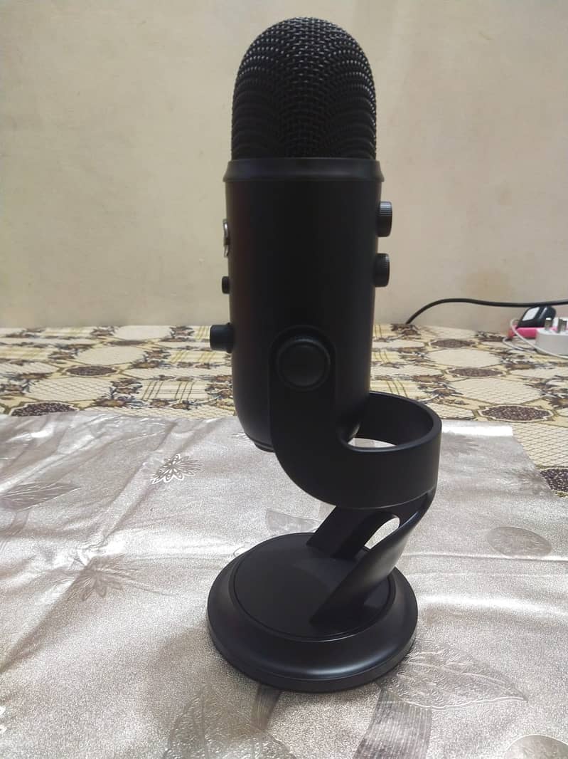 Blue Yeti Studio Mic - Brand New - Purchased From UK - Urgent Sale 4