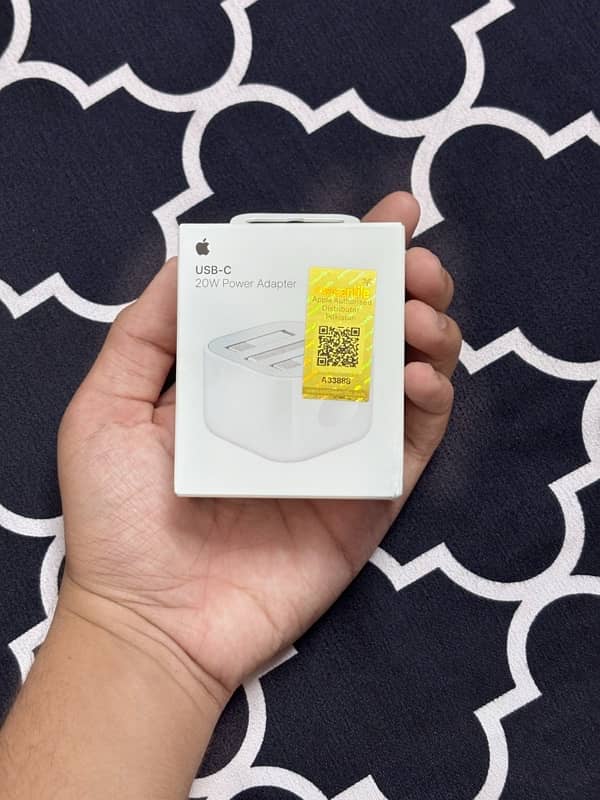 Apple USB-C 20W Charger Box Pack 0