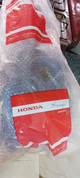 New HONDA CB125F (Geniune tanki taapa complete set) 16