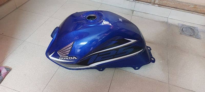 New HONDA CB125F (Geniune tanki taapa complete set) 0