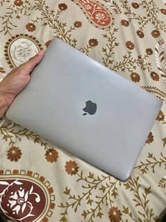 macbook pro 2017 mint condition 0