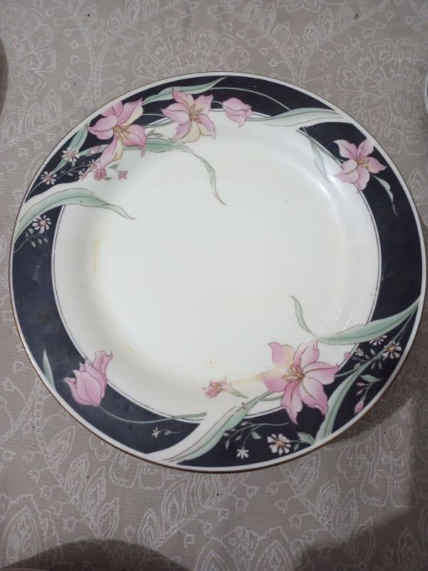 26 pieces dinner set condition 10/10 2