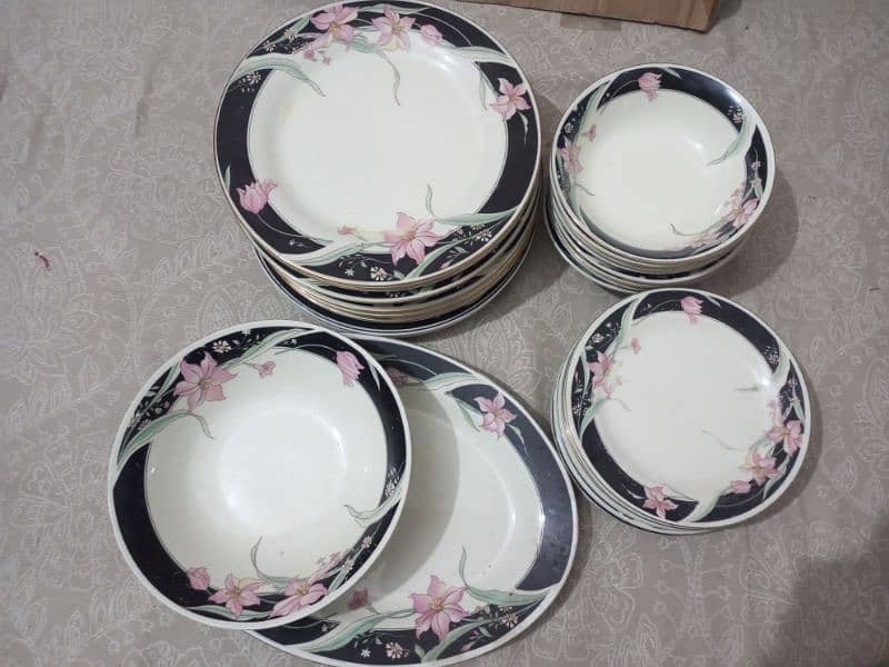 26 pieces dinner set condition 10/10 5