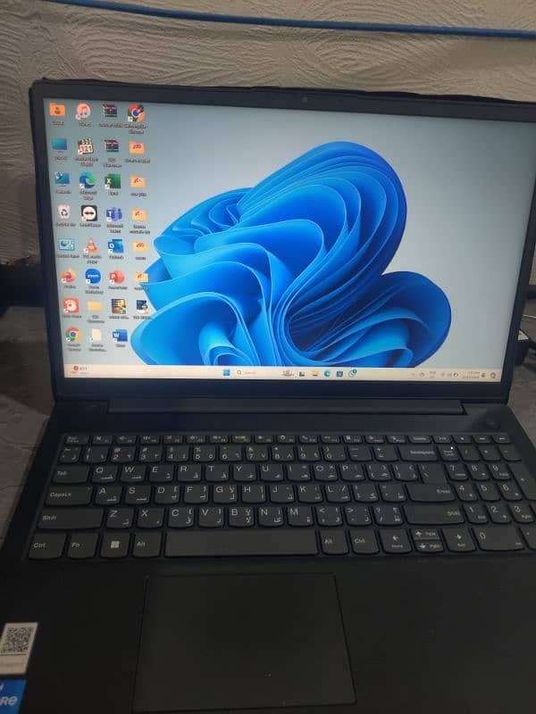 Lenovo laptop 8GB 500GB SSD 3