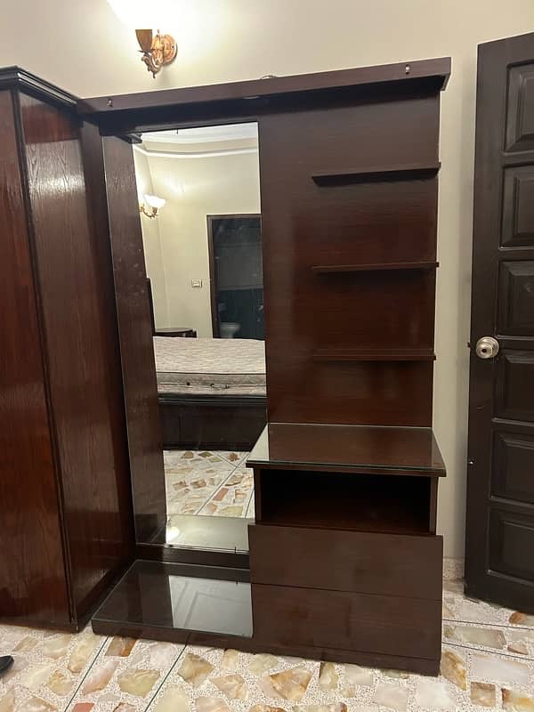 Brand new condition Bed/Side tables/Dressing Table with Long mirror 2