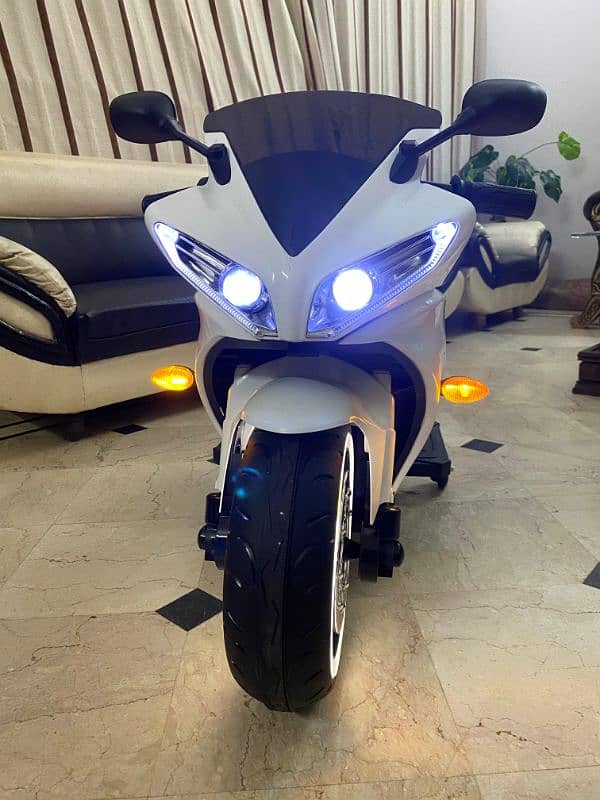 sports bike r1 model almost new 1