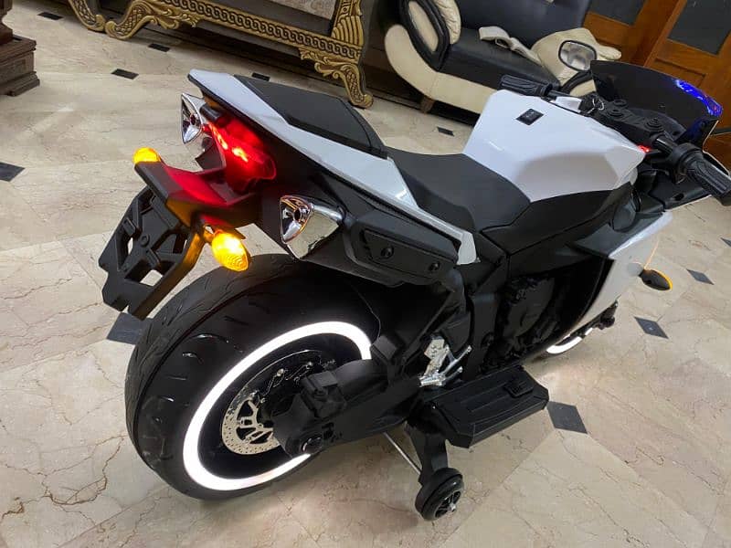 sports bike r1 model almost new 3