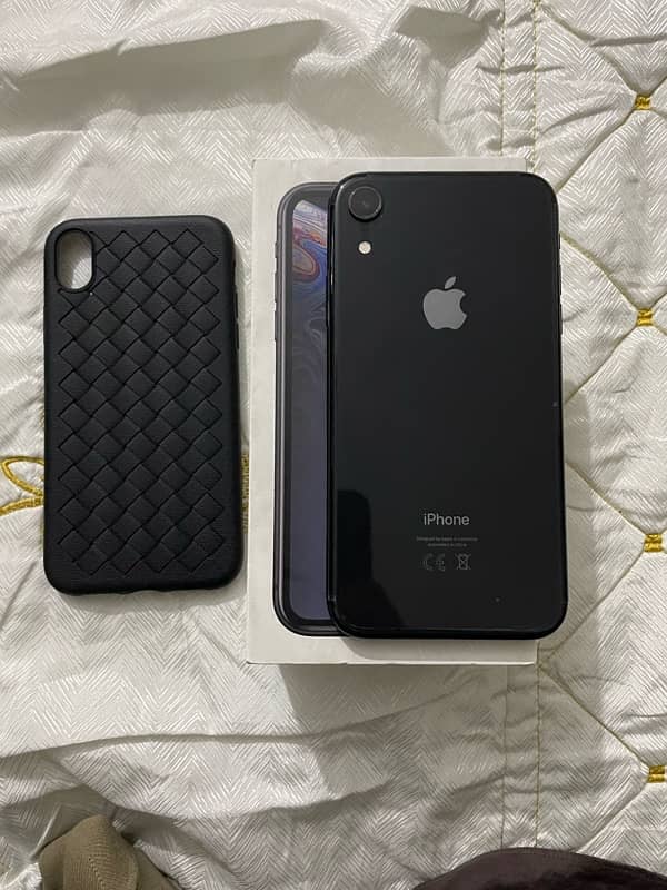 iphone xr 64 gb factory unlock black colour 0