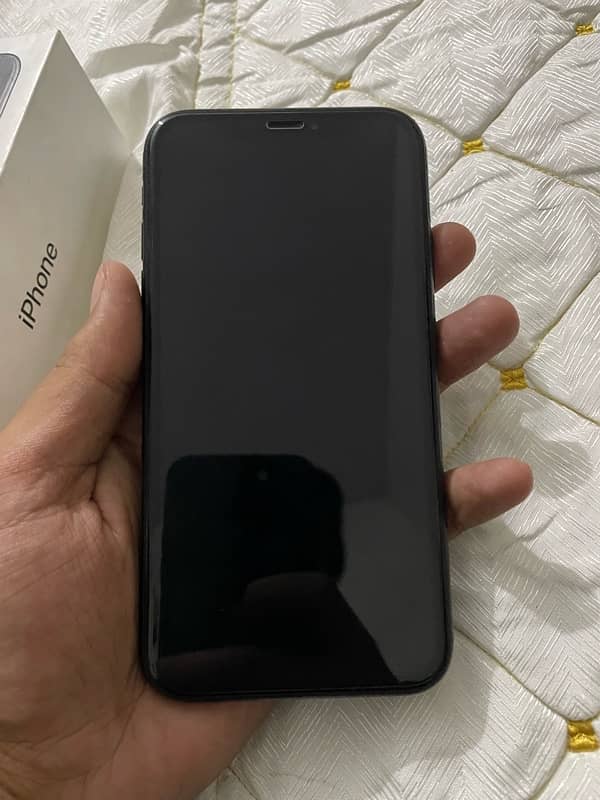 iphone xr 64 gb factory unlock black colour 3