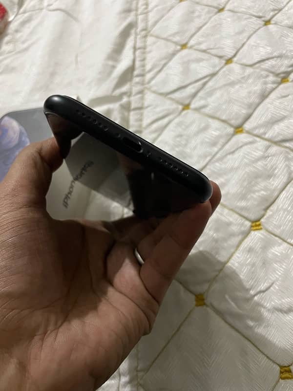 iphone xr 64 gb factory unlock black colour 6