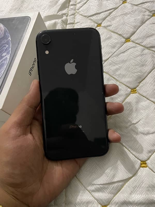 iphone xr 64 gb factory unlock black colour 7