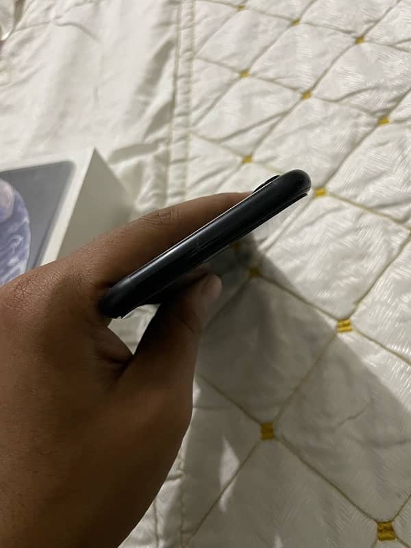 iphone xr 64 gb factory unlock black colour 8