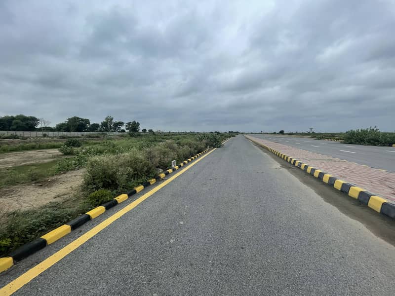 10 Marla Park-Facing Residential Plot For Sale In Block A, LDA City, Lahore 3