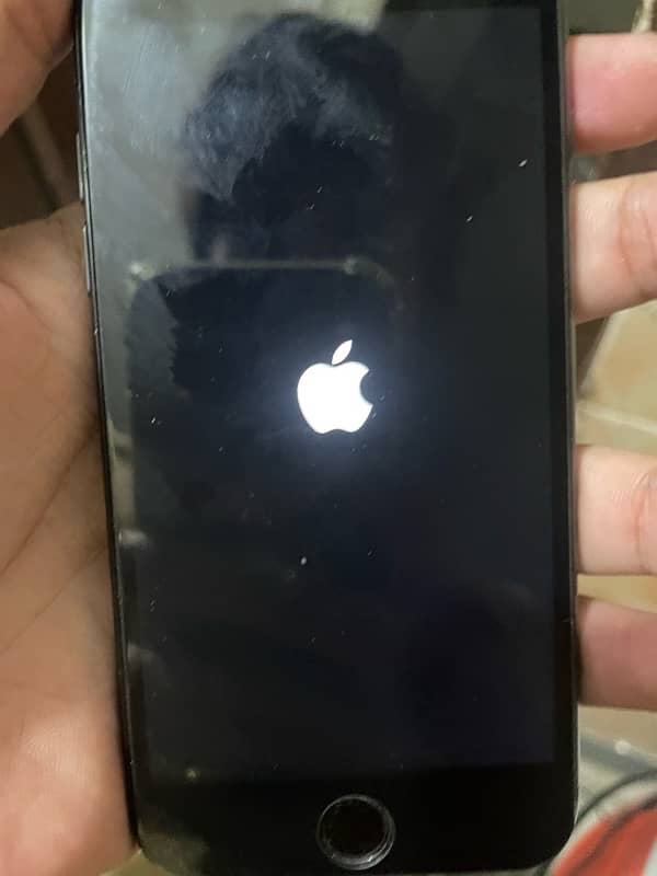 iphone 8 64gb only battery chnge but stuck on apple logo 2