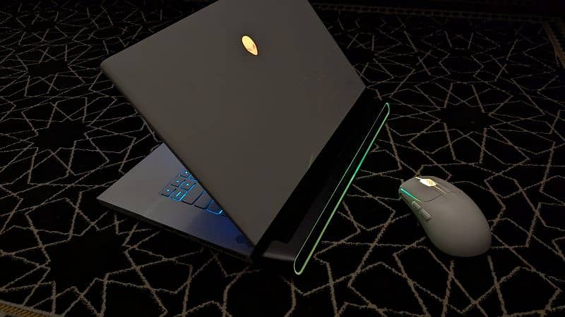 Dell Alienware m15 r3 powered i9 10 gen Nvidia RTX 2070 super 8