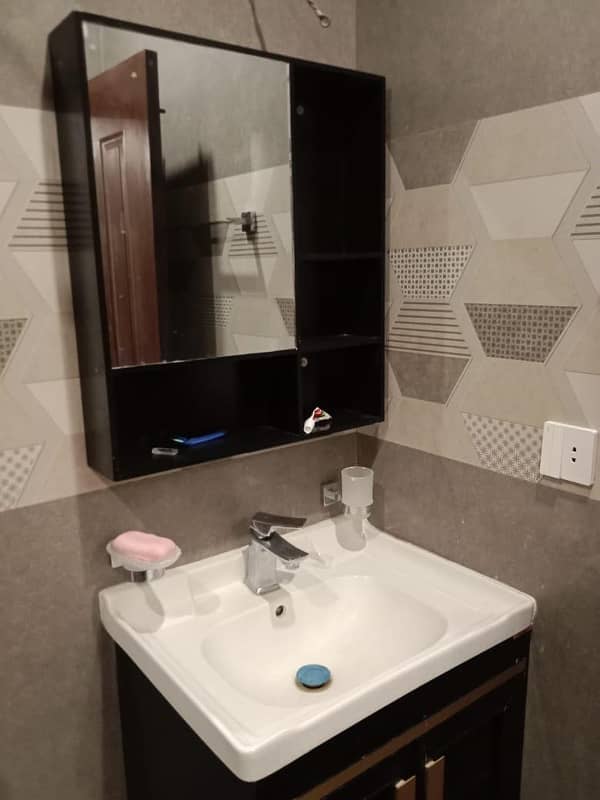 One bedroom VIP apartment for rent for short stay in bahria town 4