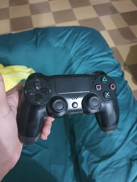 ps4 slim 1tb with 2original controllers 2