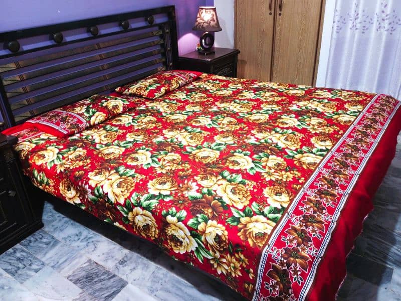 22 New Designs of King Size Double Bedsheets 12