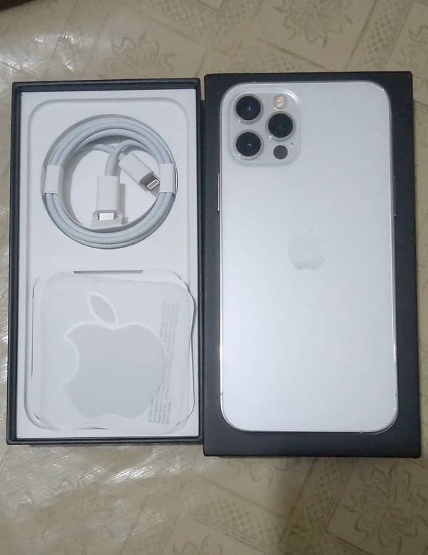 I phone 12 pro  128 Gp  with box non pta 9