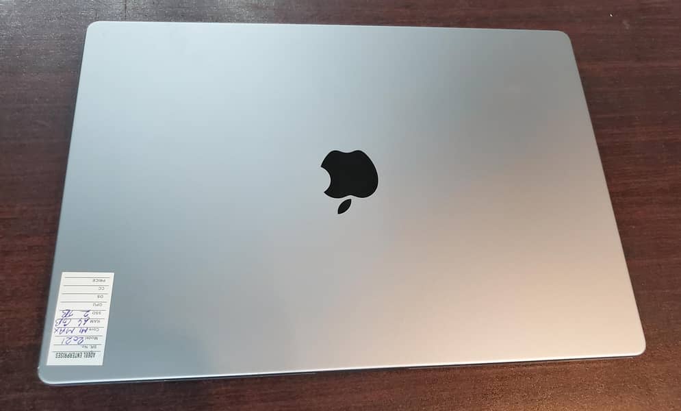 Top of Line MacBook Pro 16" M1 Max Ram 64 SSD 2 TB 32 Core GPU 4