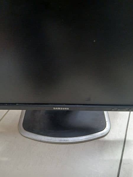 Samsung 18 inch Lcd for sale 1