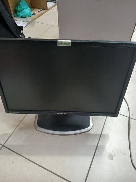 Samsung 18 inch Lcd for sale 2