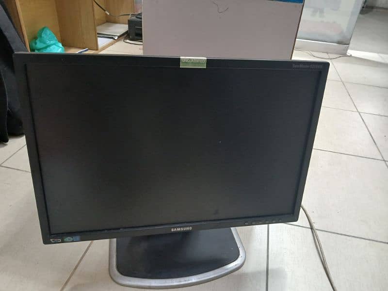 Samsung 18 inch Lcd for sale 4