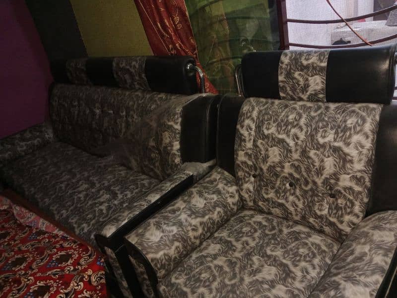 3 Seater Sofa Set for condition 10/10 price 30000 2