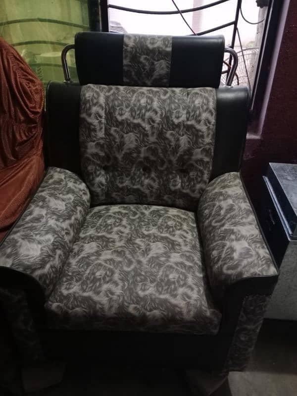 3 Seater Sofa Set for condition 10/10 price 30000 3