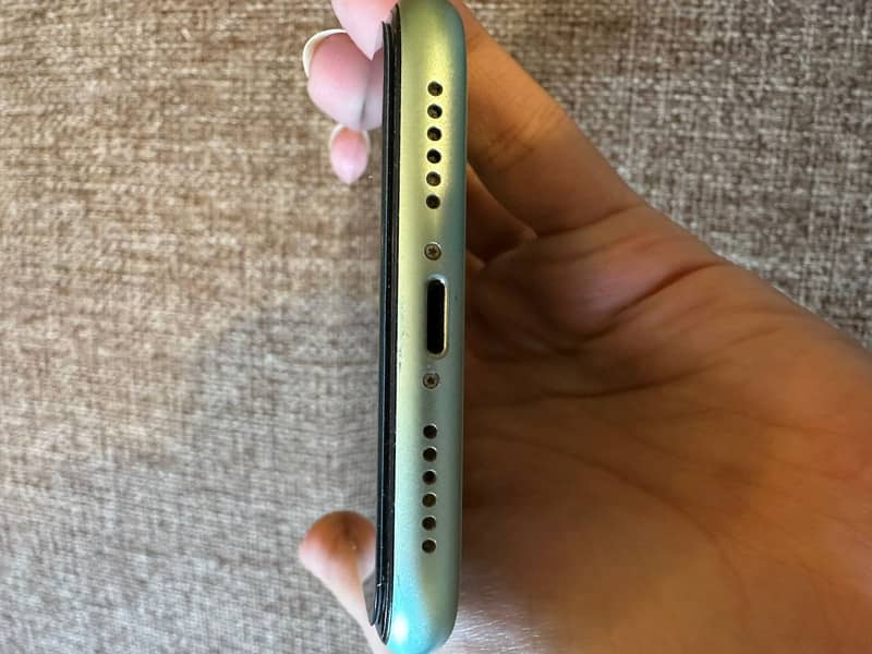 Iphone 11 64 GB Green PTA Approved 1