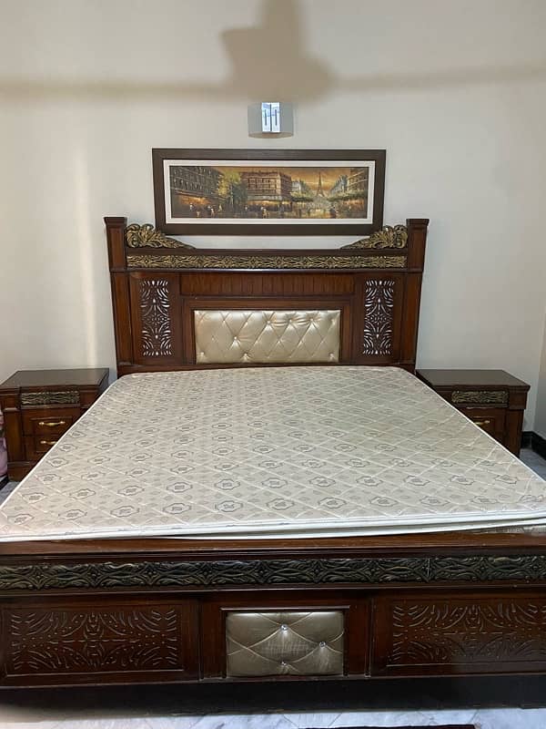 Bed with side tables and dressing table 0