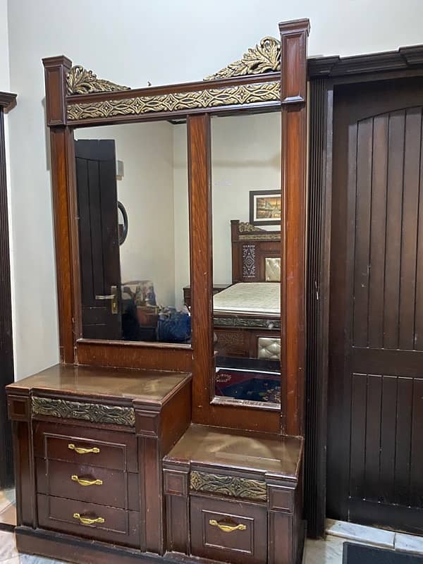 Bed with side tables and dressing table 2