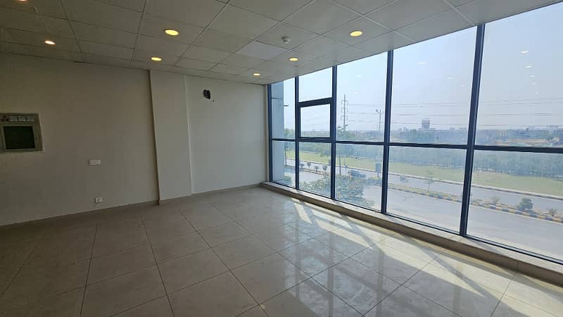 Thriving Business Hub: 4 Marla Commercial Space for Rent in DHA Phase 6 - 2