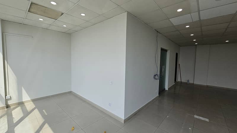 Thriving Business Hub: 4 Marla Commercial Space for Rent in DHA Phase 6 - 5