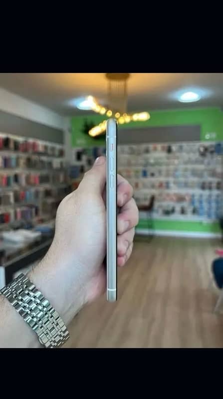 iPhone 11 64GB condition 10/10 4