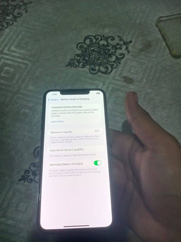 iPhone xsmax factory unlocked 83 health 64 gb 9