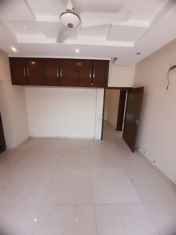 2Knaal upper portion Sprat gate 2bed available for rent in dha phase 3 9