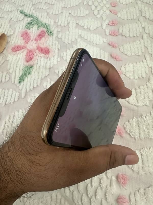 I phone x max 64 GB  non pta factory unlock 10/9 exchange available 4