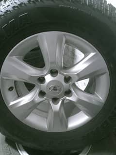 265-65-17 yokohama tyres in good condition with genuine alloy rims