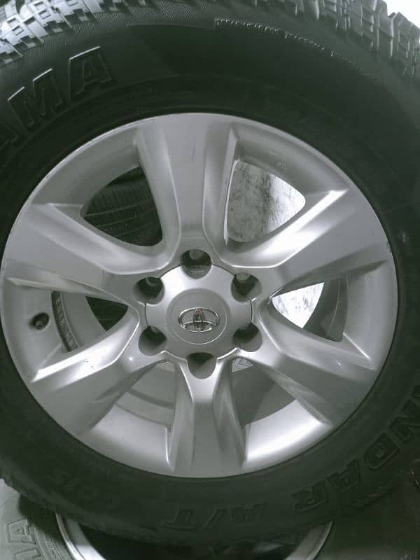 265-65-17 yokohama tyres in good condition with genuine alloy rims 0