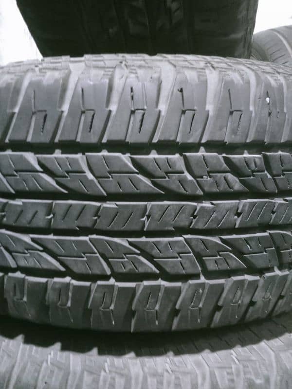 265-65-17 yokohama tyres in good condition with genuine alloy rims 1