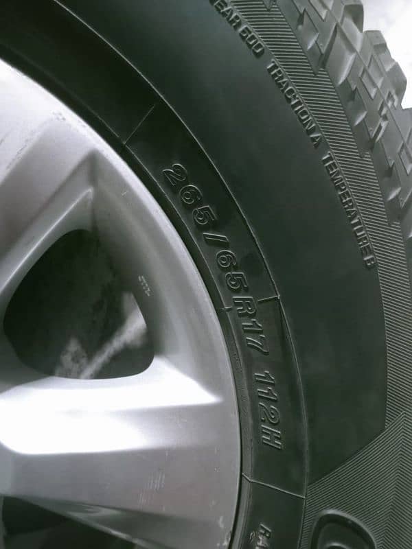 265-65-17 yokohama tyres in good condition with genuine alloy rims 3