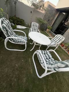 6 Garden chairs with table